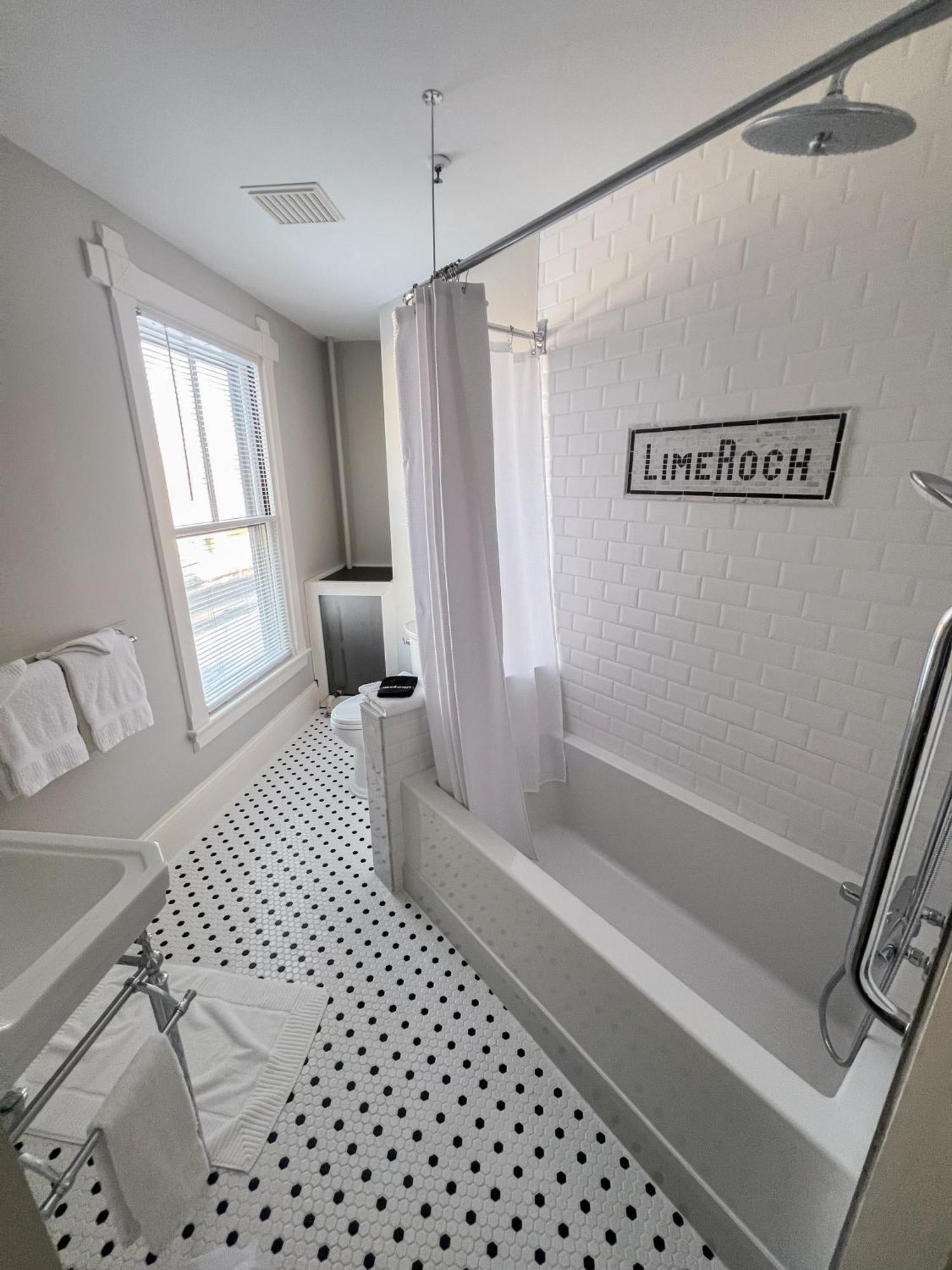 Limerock Inn Rockland Exterior photo